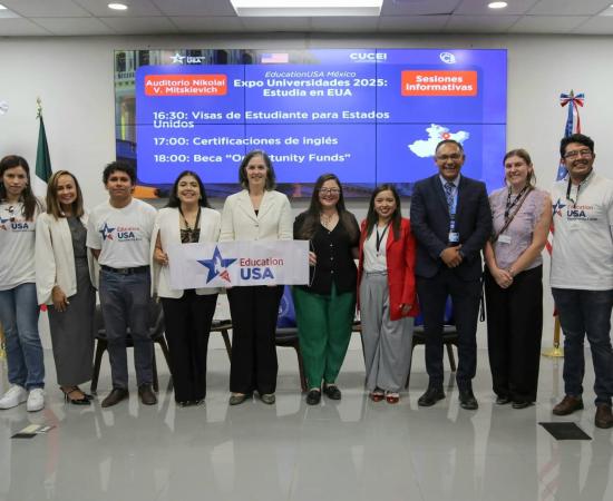 Feria Education USA 2025, egresado CUValles 