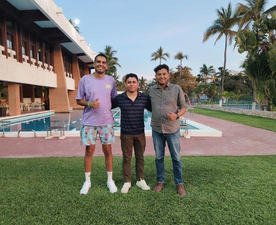 Gascón Avalos con sus asesores